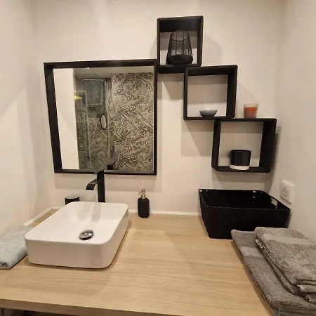 Chez Stella - Proche Apartment